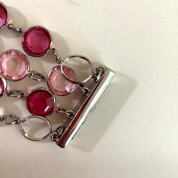 Vintage pink rhinestone bracelet and matching pierced drop earrings - Picture 4 of 4